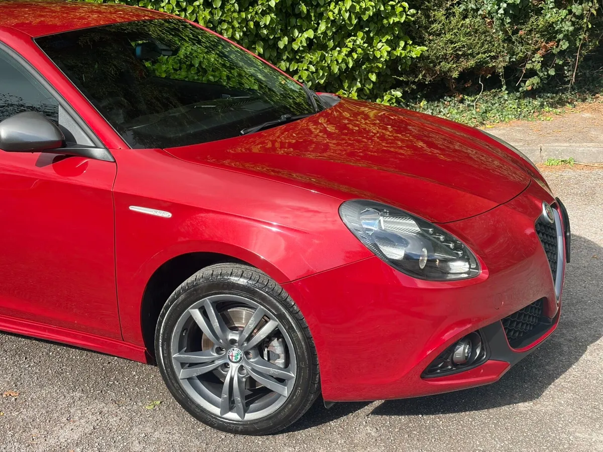 Alfa Romeo Giulietta Hatchback, Petrol, 2018, Red