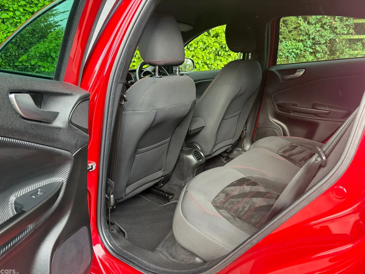 Alfa Romeo Giulietta Hatchback, Petrol, 2018, Red
