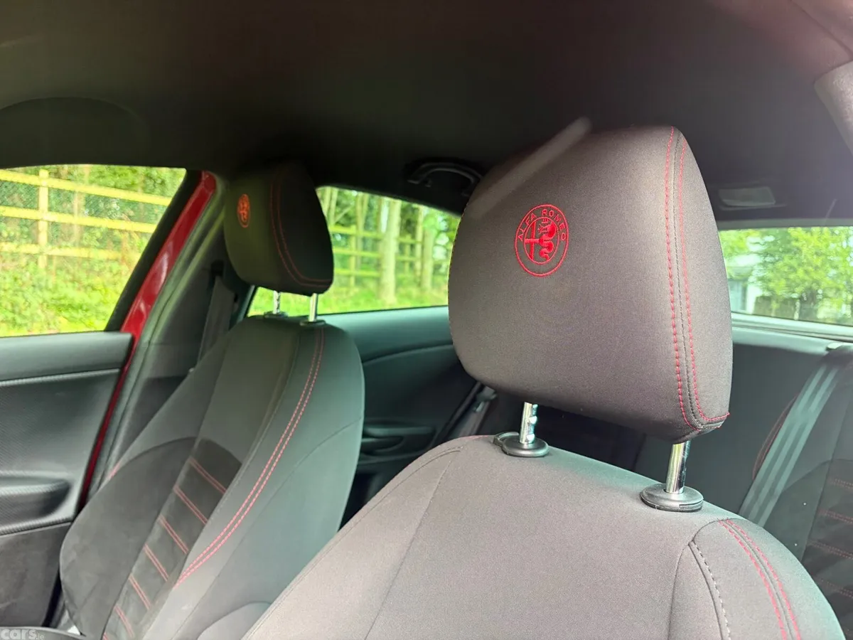 Alfa Romeo Giulietta Hatchback, Petrol, 2018, Red