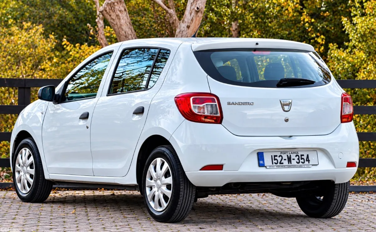 Dacia Sandero Hatchback, Petrol, 2015, White
