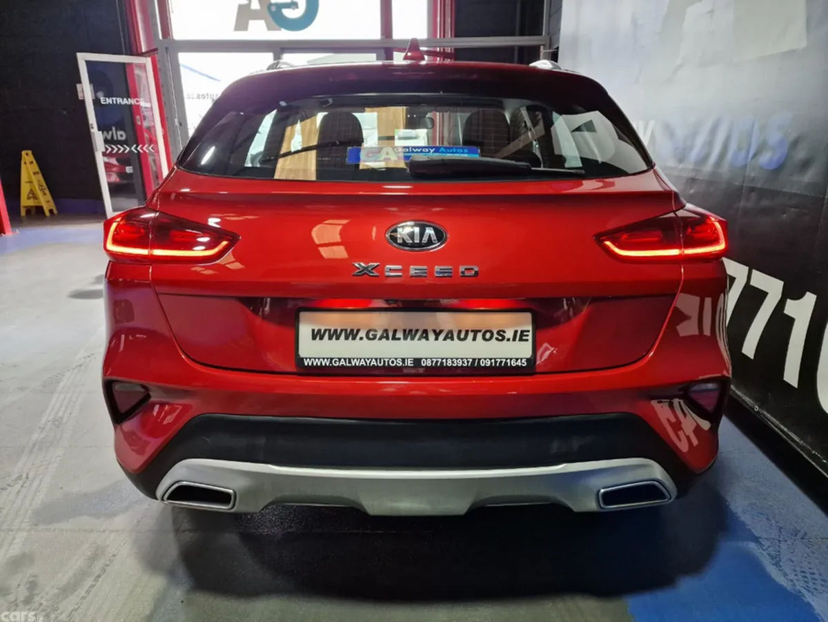 Kia XCeed Hatchback, Petrol, 2020, Red
