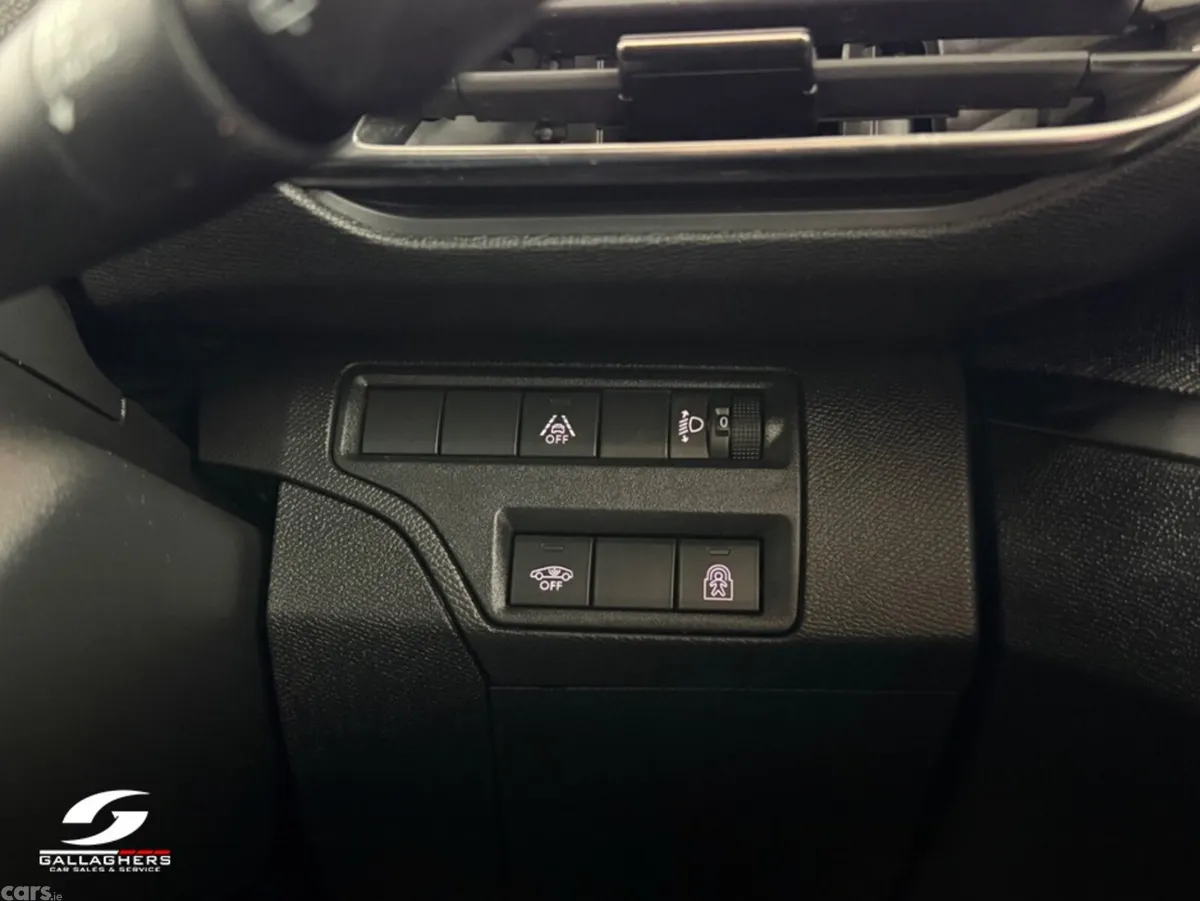 Peugeot 3008 MPV, Diesel, 2023, Red