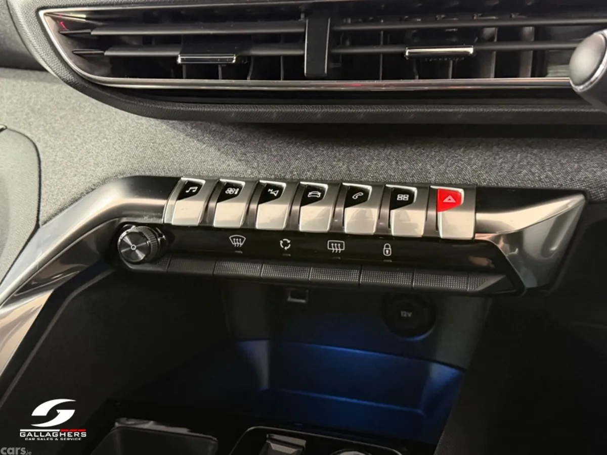 Peugeot 3008 MPV, Diesel, 2023, Red