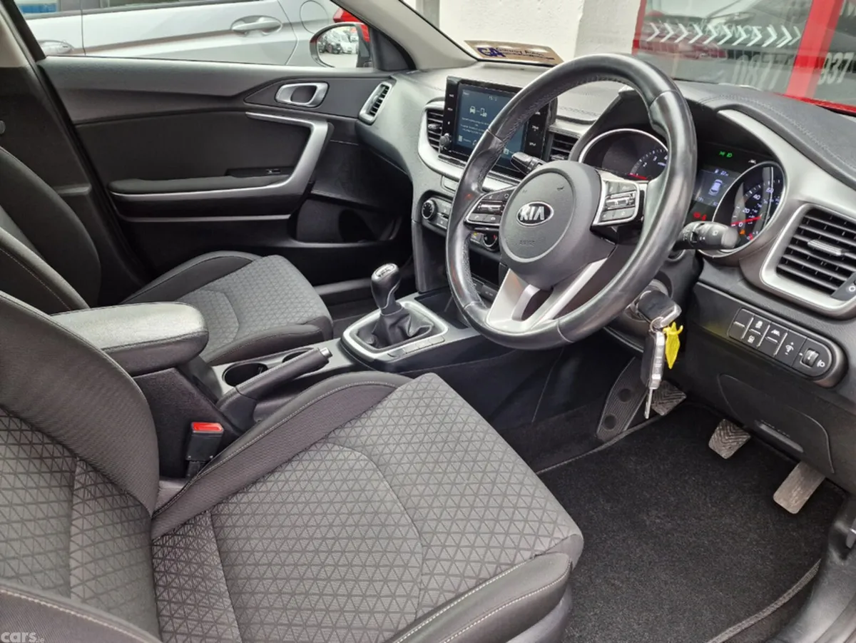 Kia XCeed Hatchback, Petrol, 2020, Red