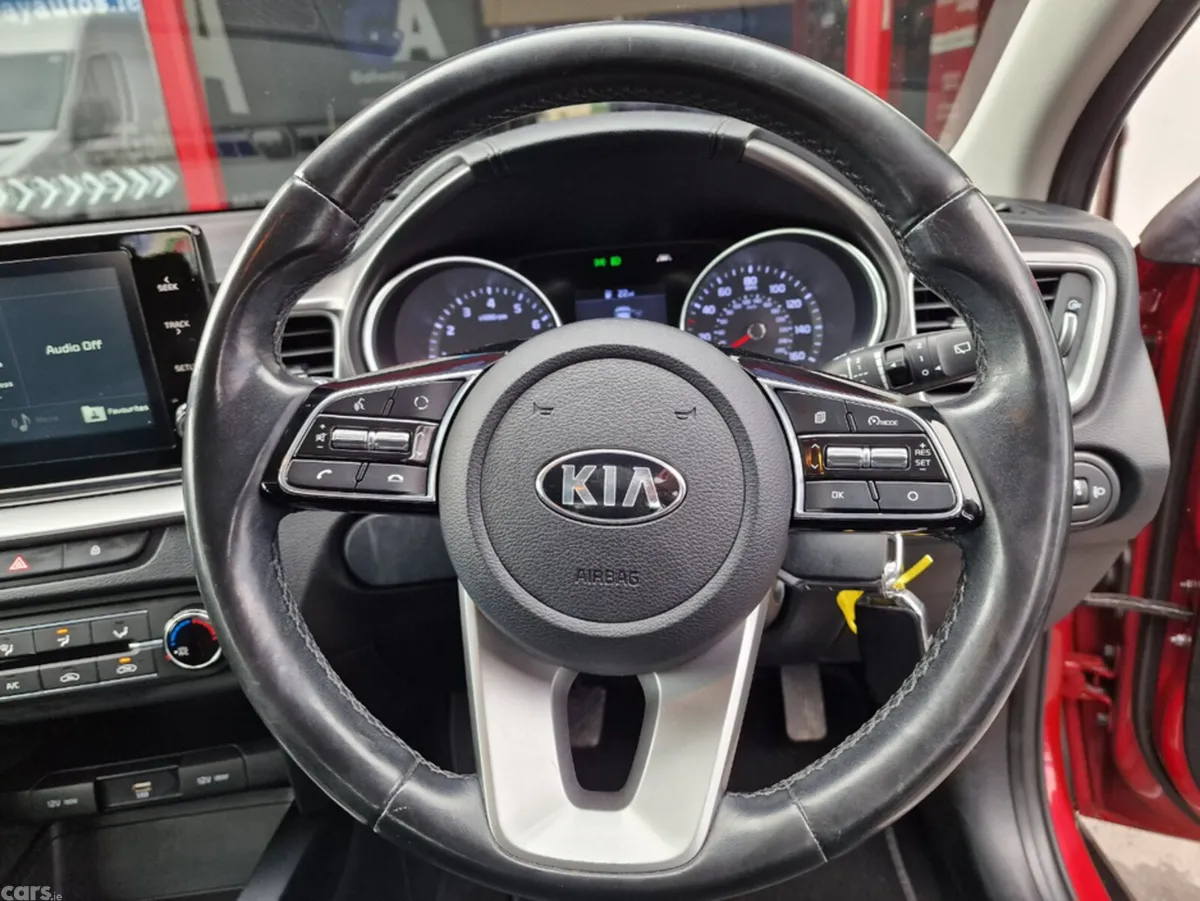 Kia XCeed Hatchback, Petrol, 2020, Red