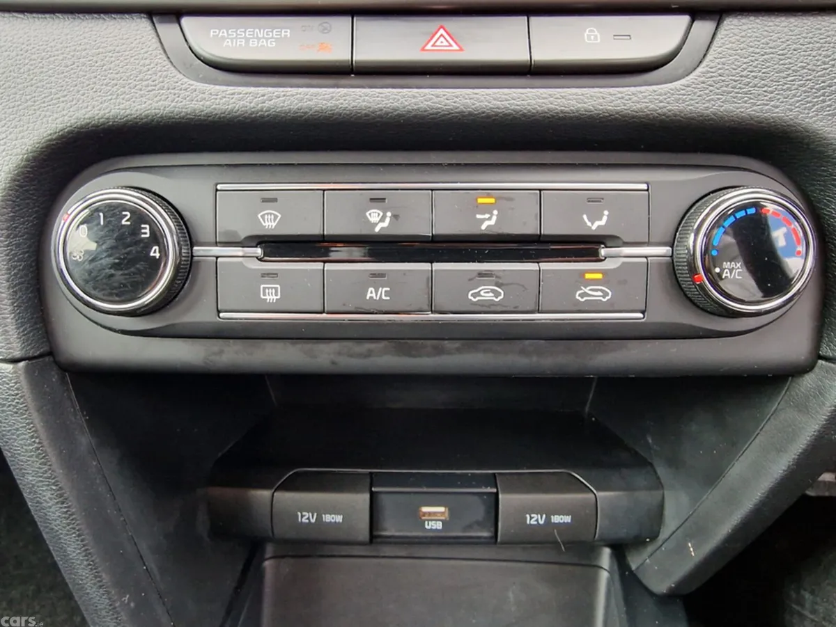 Kia XCeed Hatchback, Petrol, 2020, Red