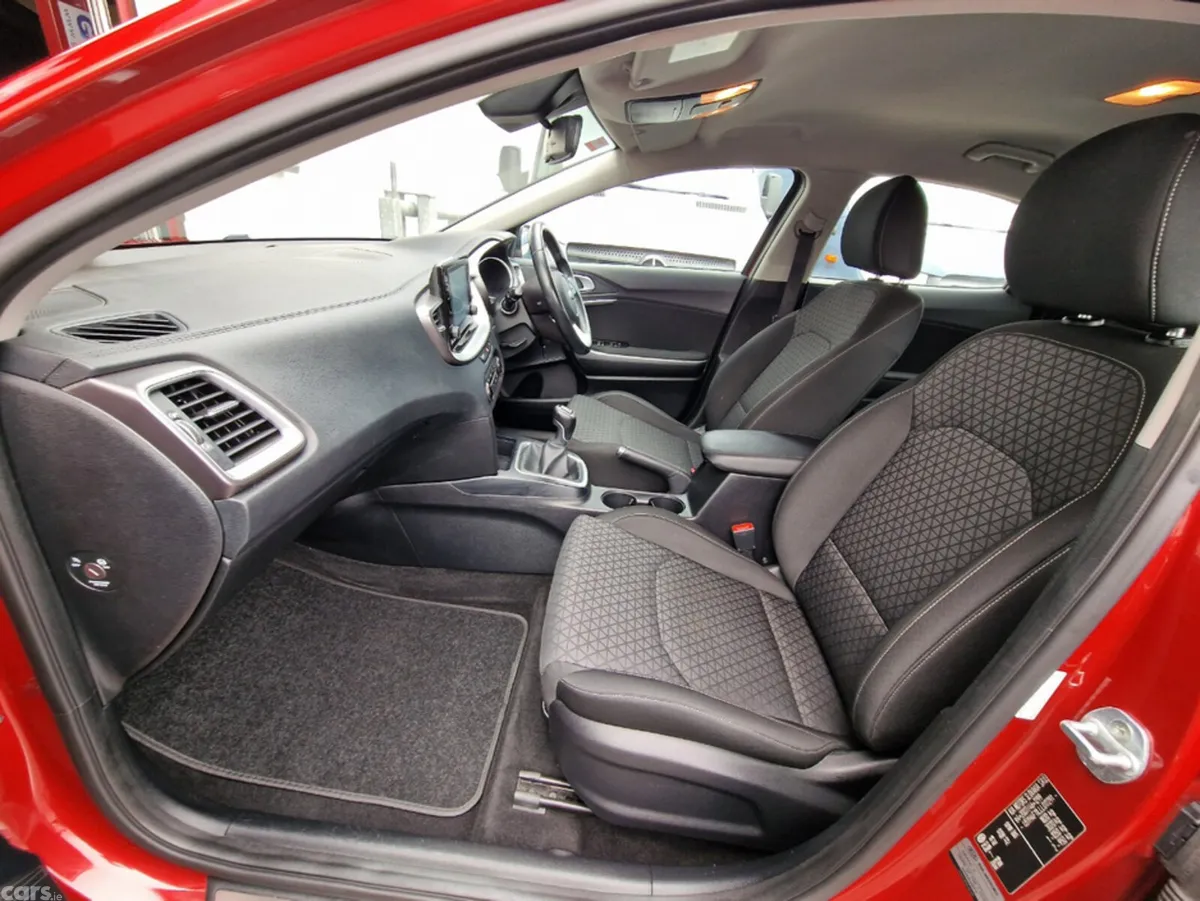 Kia XCeed Hatchback, Petrol, 2020, Red