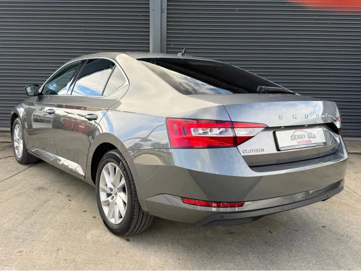 Skoda Superb Hatchback, Diesel, 2023, Grey