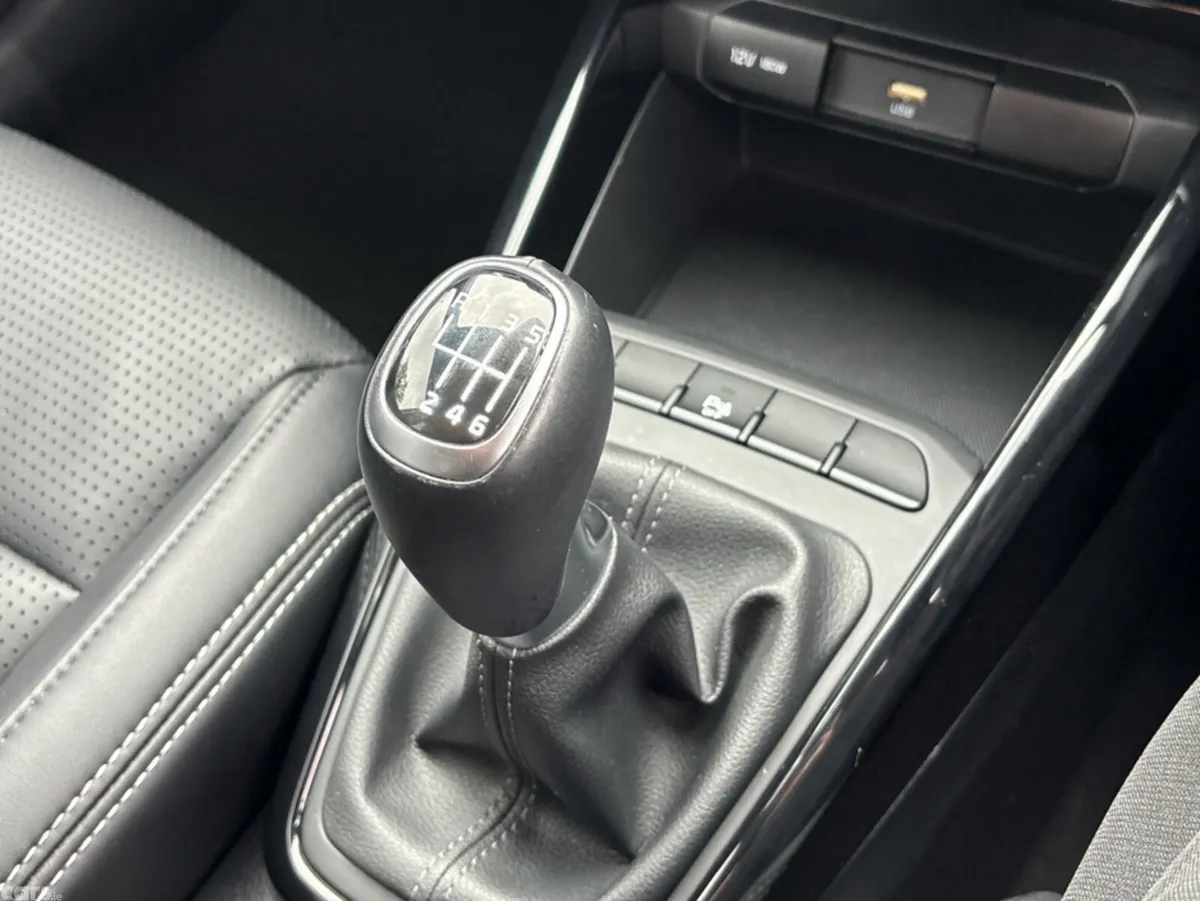 Kia Stonic SUV, Petrol, 2023, Red