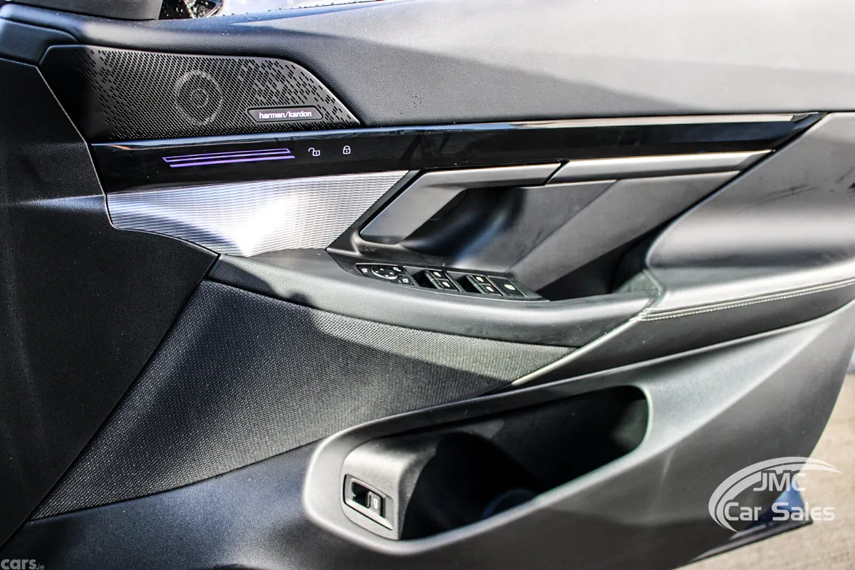 BMW 5-Series Saloon, Petrol Plug-in Hybrid, 2025, Blue
