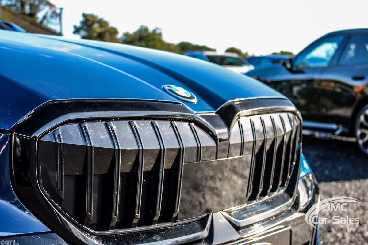 BMW 5-Series Saloon, Petrol Plug-in Hybrid, 2025, Blue