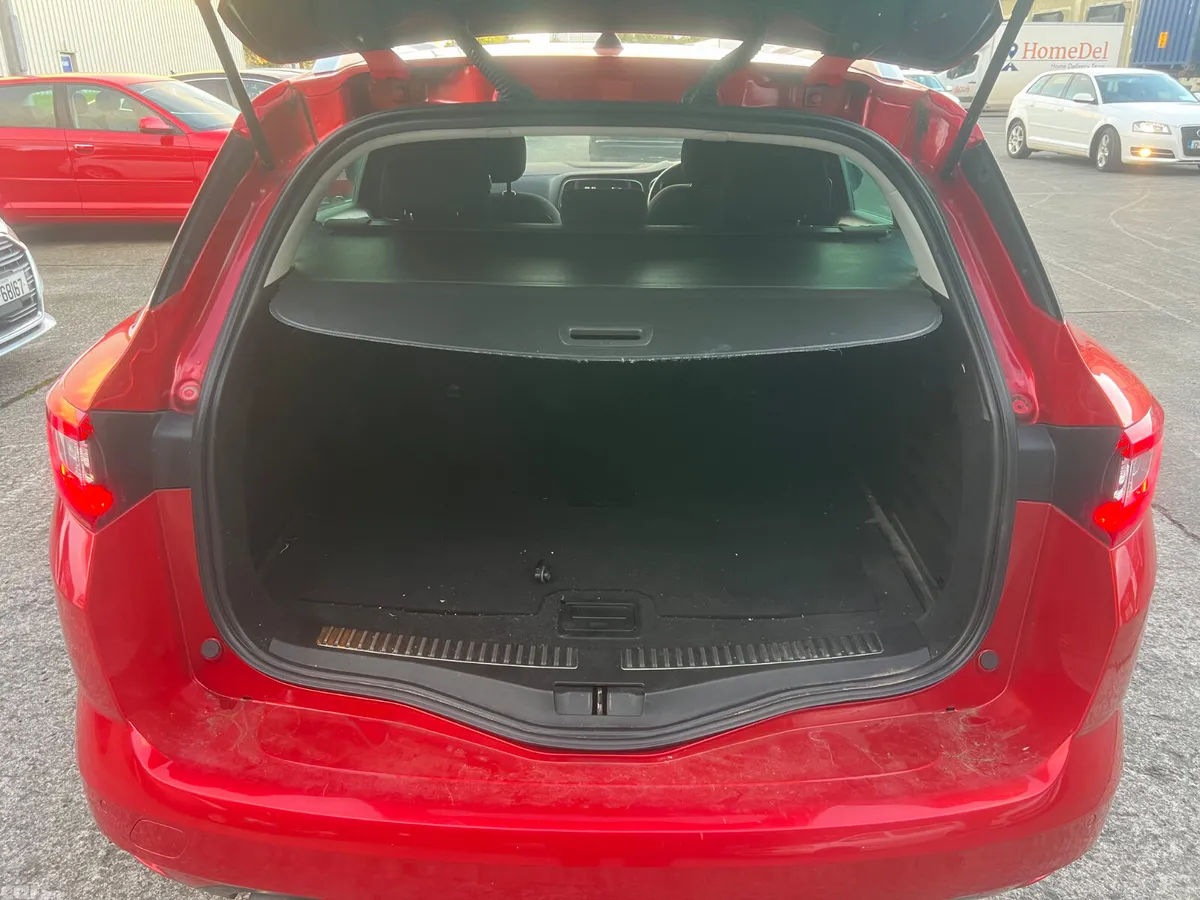 Renault Megane Estate, Diesel, 2019, Red