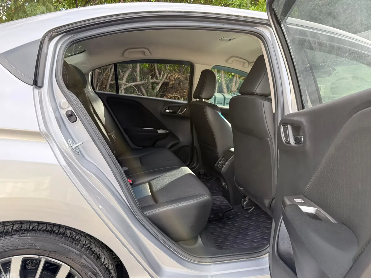 Honda Grace Saloon, Petrol Hybrid, 2017, Silver