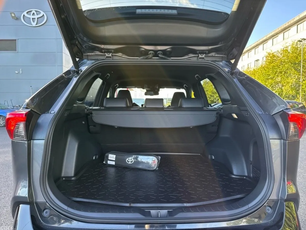 Toyota RAV4 SUV, Petrol Hybrid, 2024, Grey