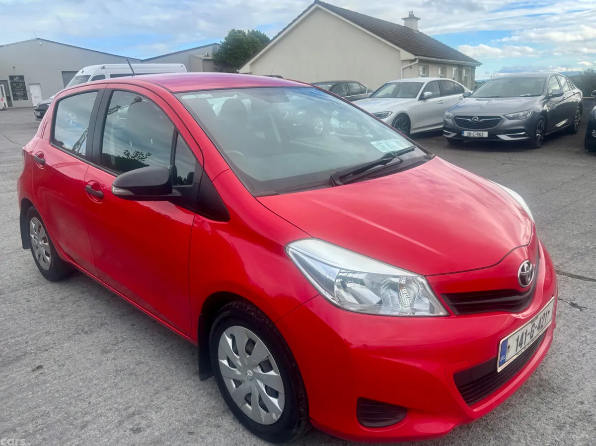 Toyota Yaris Hatchback, Petrol, 2014, Red