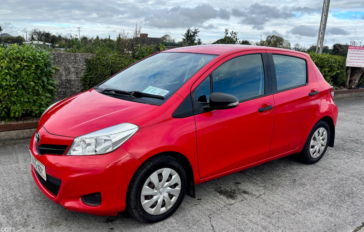 Toyota Yaris Hatchback, Petrol, 2014, Red