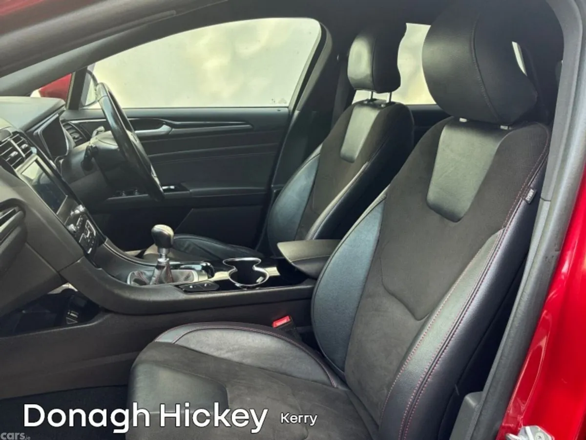 Ford Mondeo Hatchback, Diesel, 2021, Red