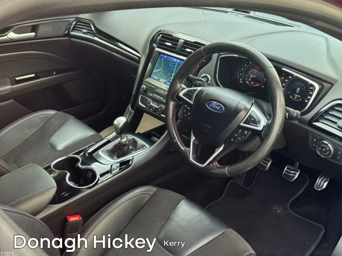Ford Mondeo Hatchback, Diesel, 2021, Red