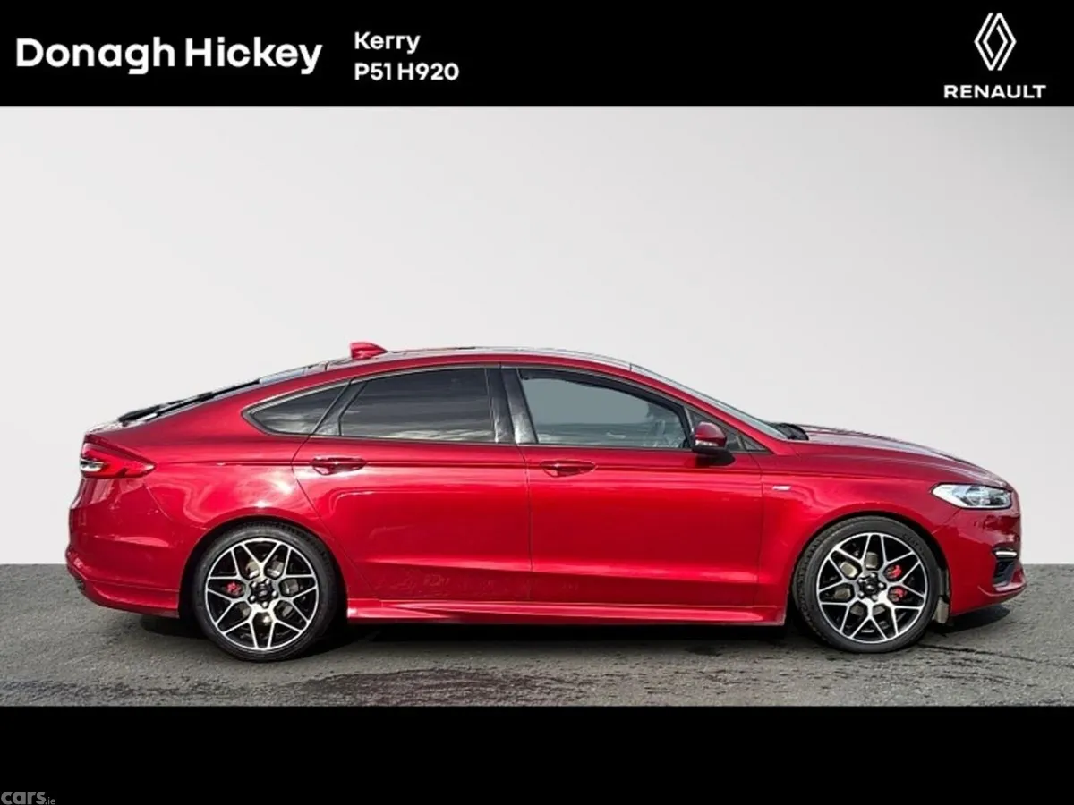 Ford Mondeo Hatchback, Diesel, 2021, Red