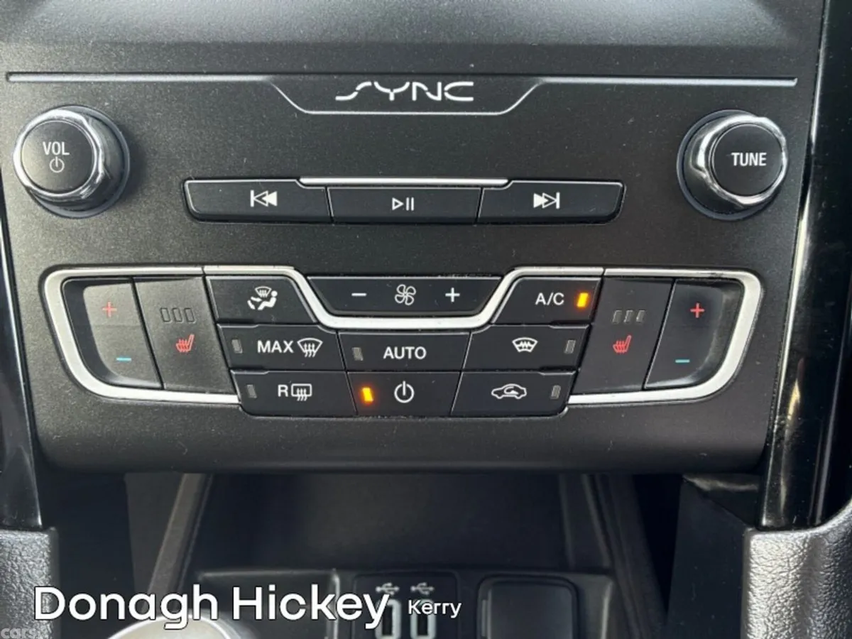 Ford Mondeo Hatchback, Diesel, 2021, Red