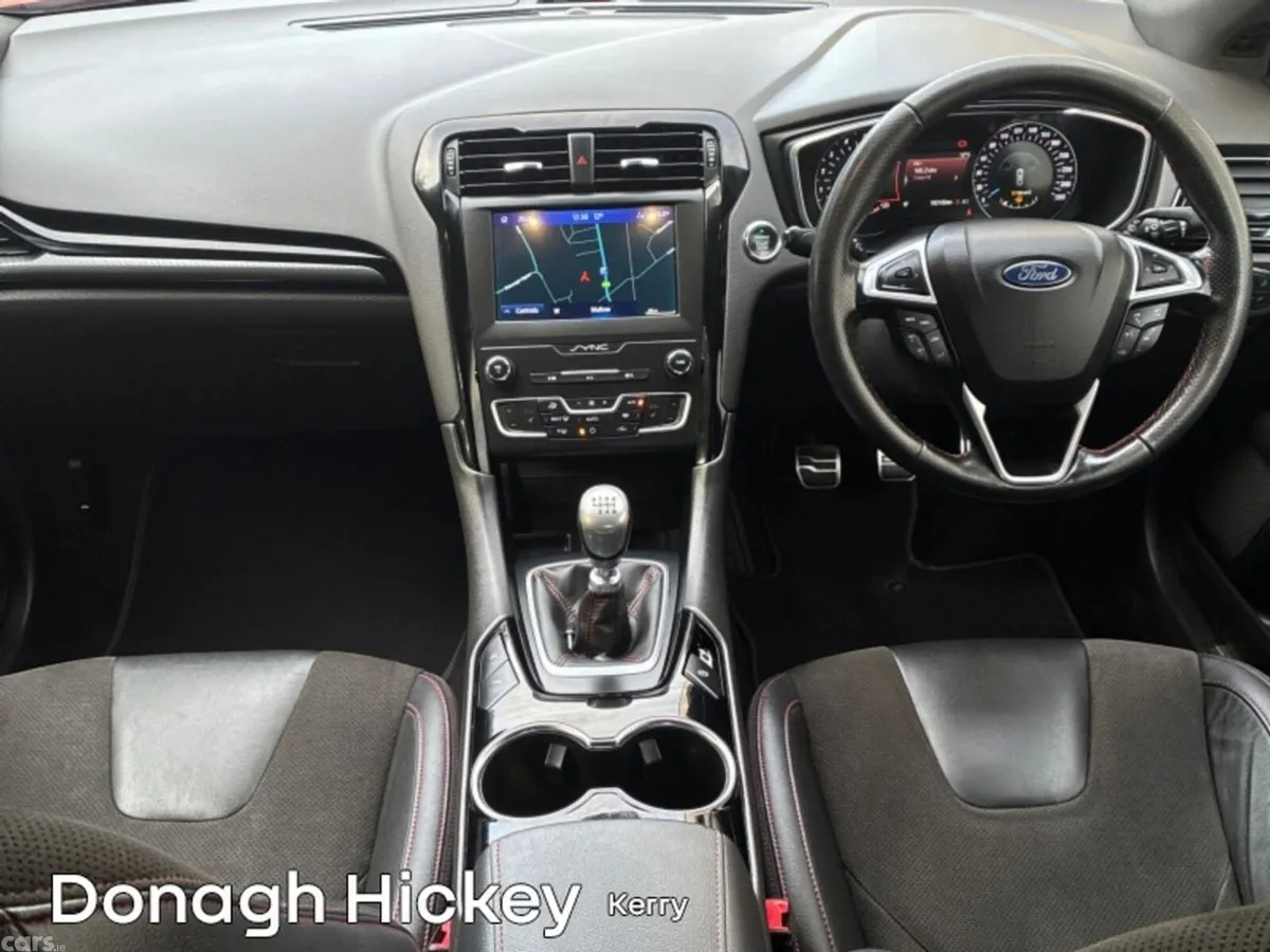 Ford Mondeo Hatchback, Diesel, 2021, Red