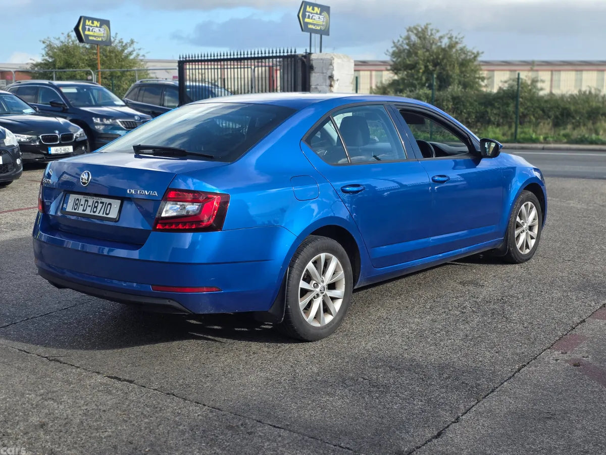 Skoda Octavia Saloon, Petrol, 2018, Blue