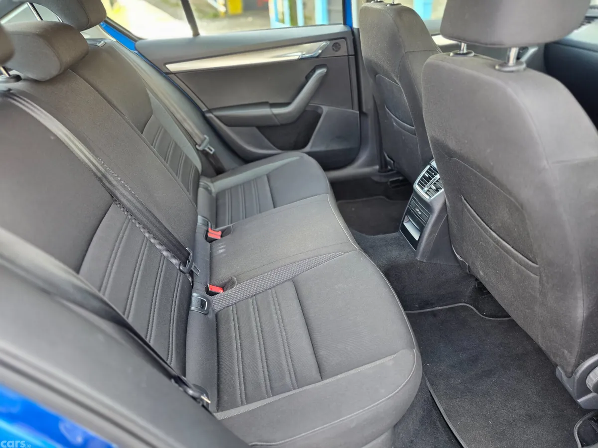 Skoda Octavia Saloon, Petrol, 2018, Blue