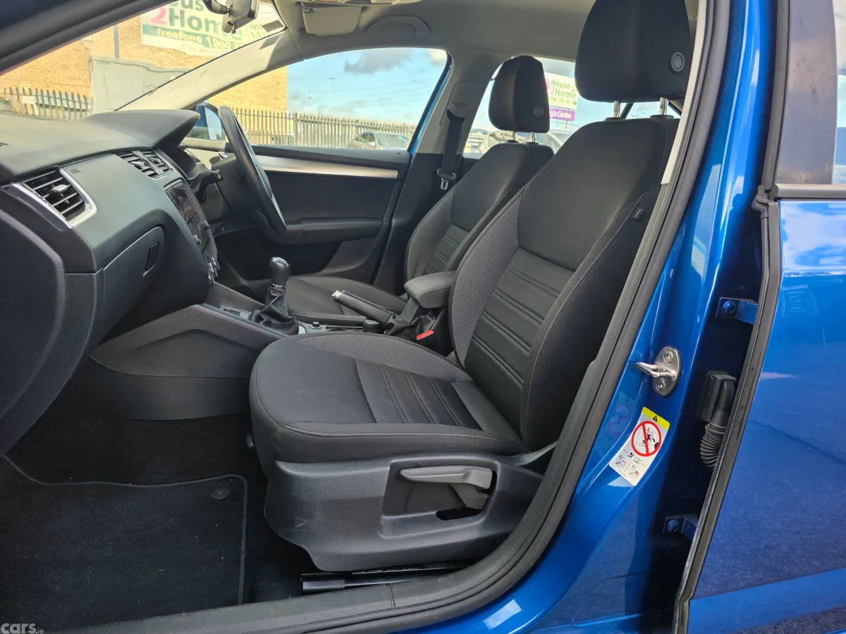 Skoda Octavia Saloon, Petrol, 2018, Blue