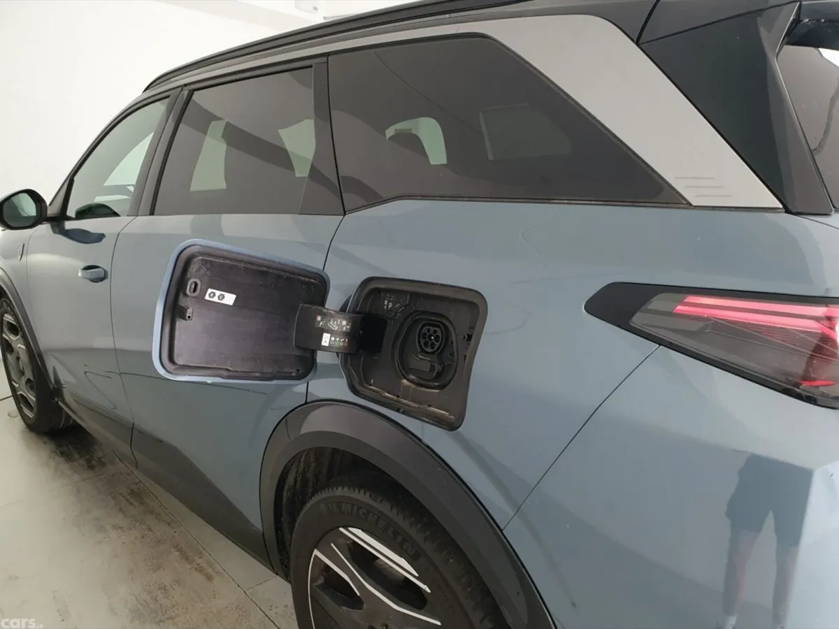 Peugeot 5008 SUV, Electric, 2024, Blue