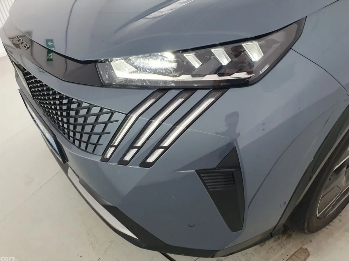 Peugeot 5008 SUV, Electric, 2024, Blue