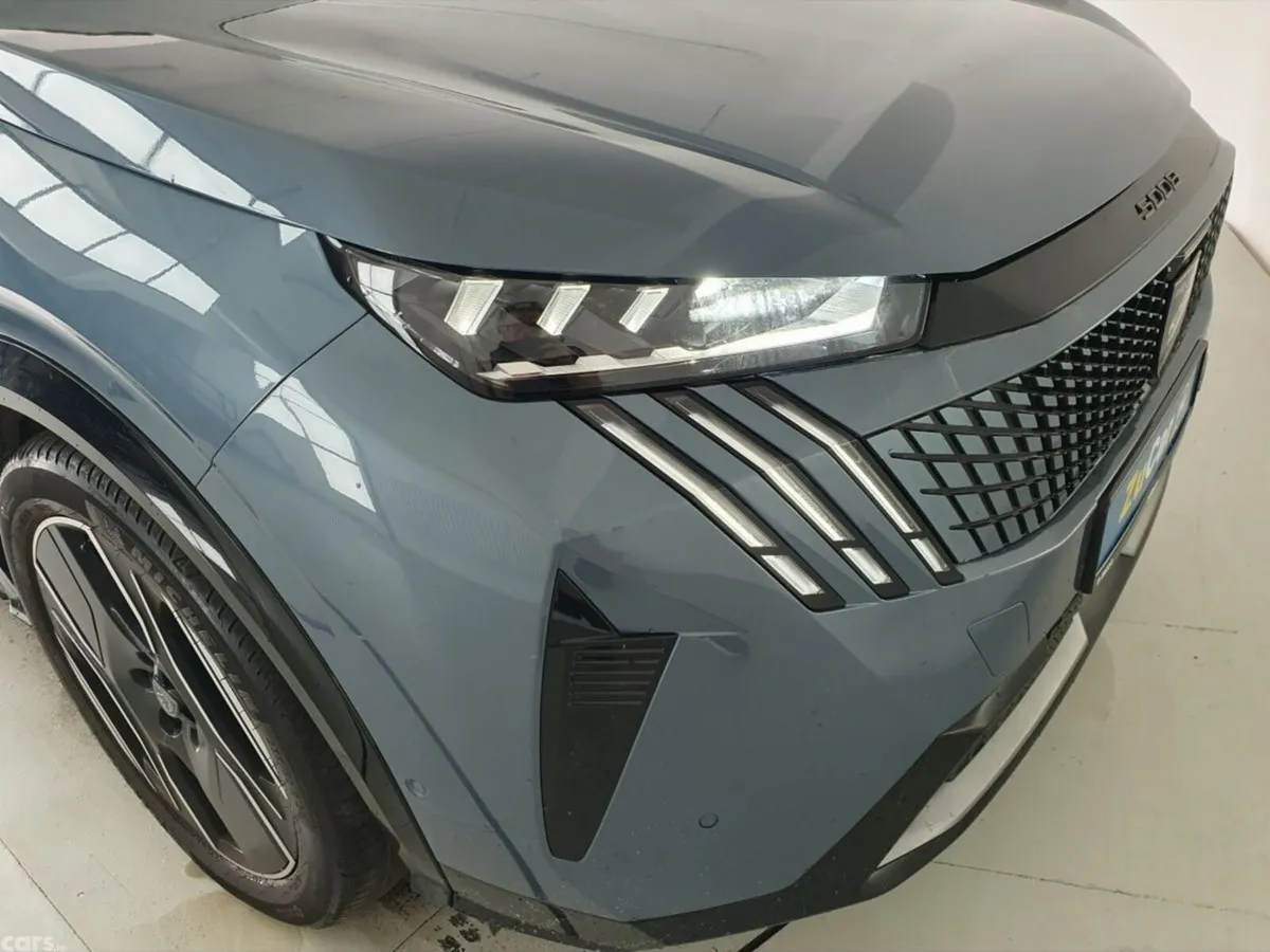 Peugeot 5008 SUV, Electric, 2024, Blue