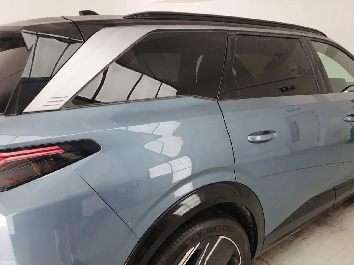 Peugeot 5008 SUV, Electric, 2024, Blue