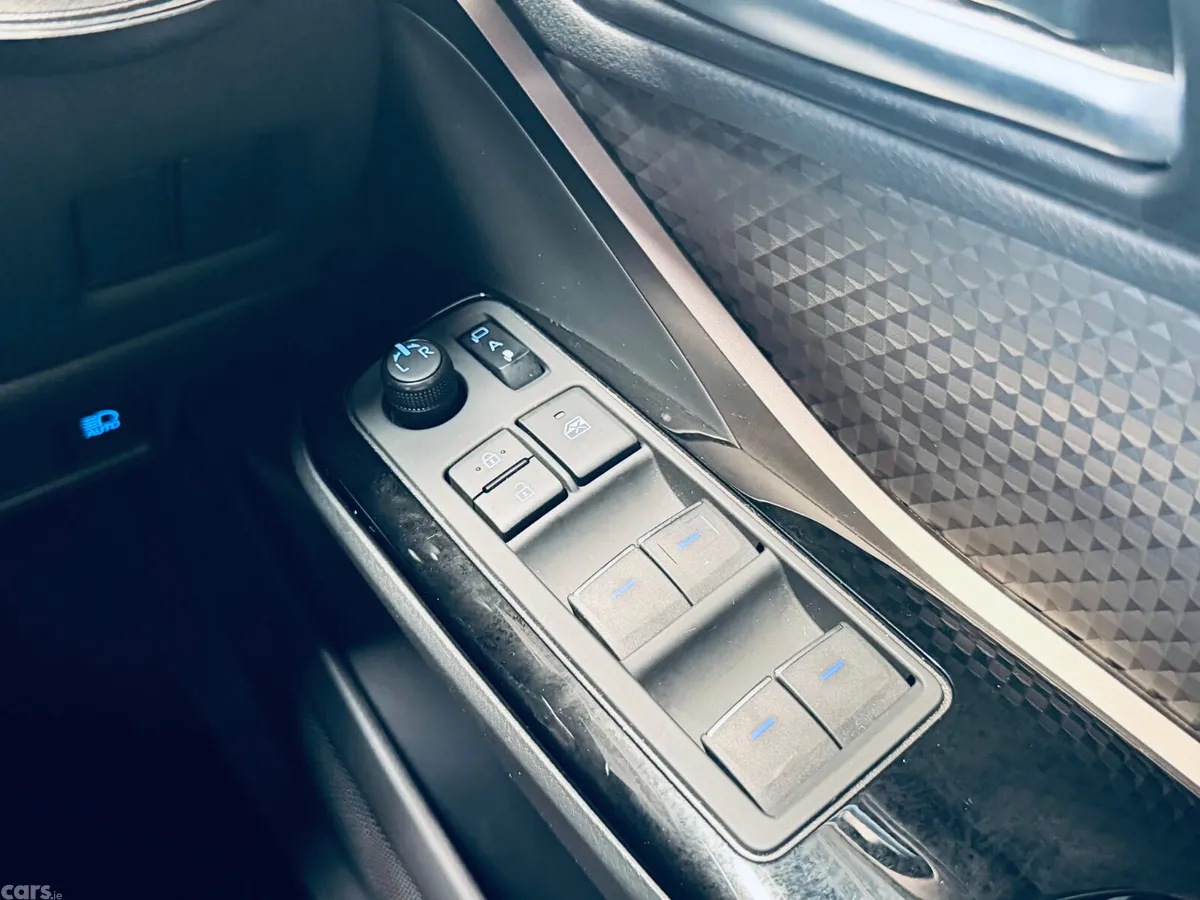 Toyota C-HR SUV, Petrol Hybrid, 2020, Blue