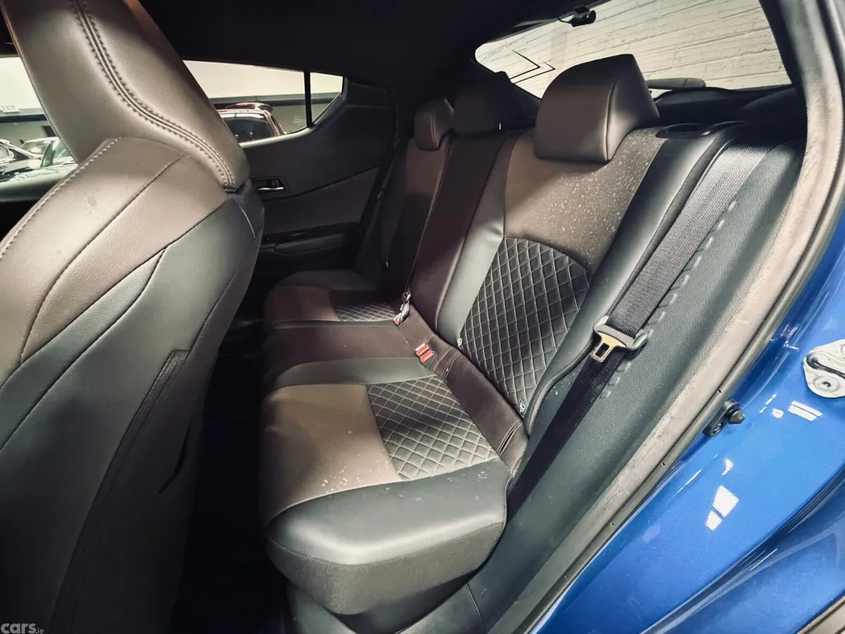 Toyota C-HR SUV, Petrol Hybrid, 2020, Blue