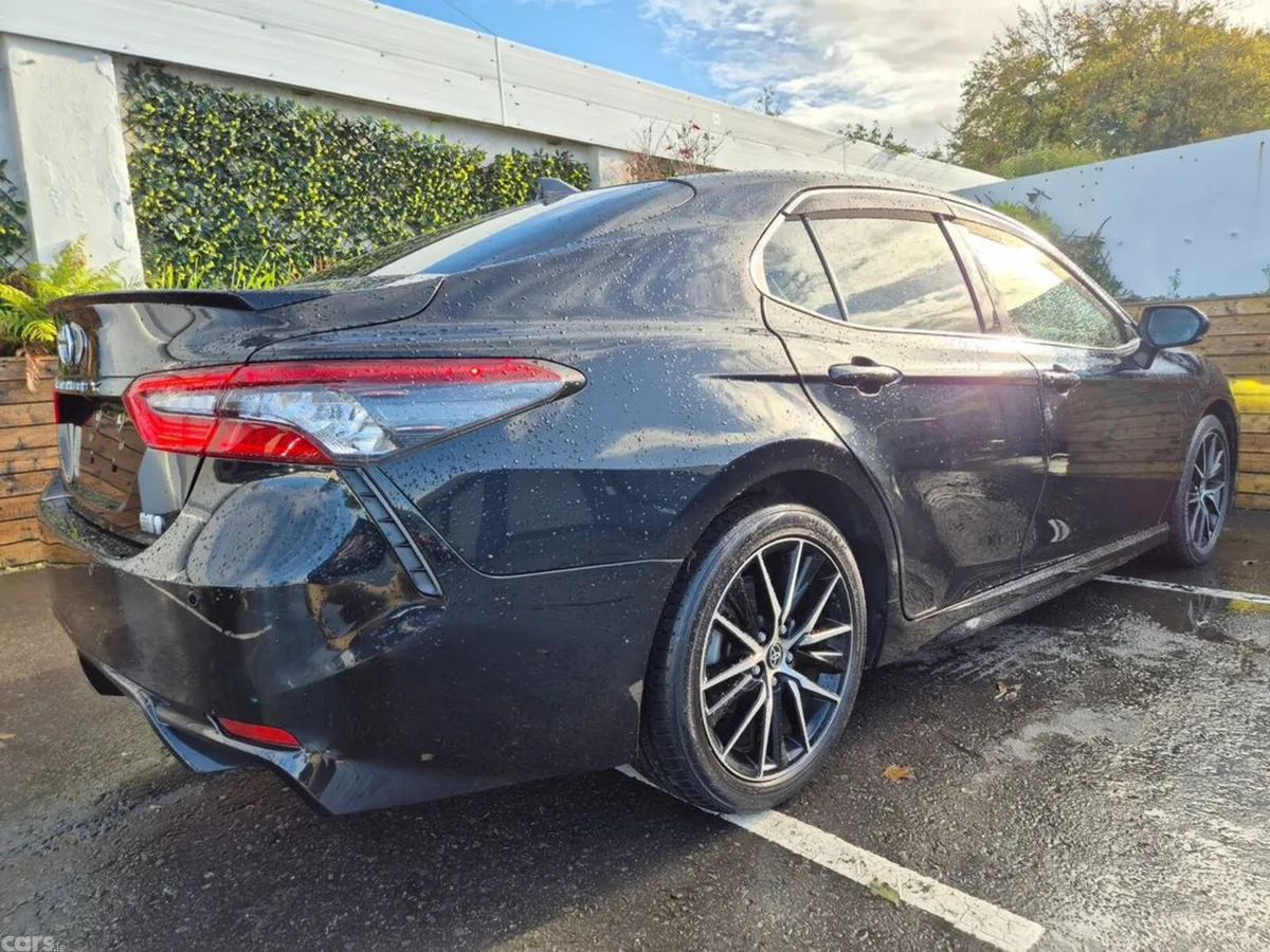 Toyota Camry Saloon, Petrol Hybrid, 2022, Black