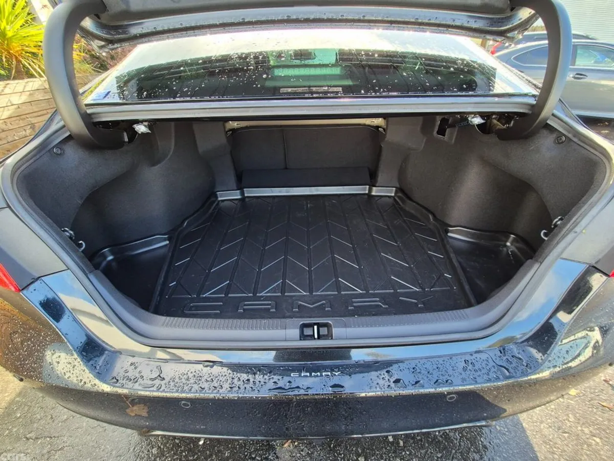Toyota Camry Saloon, Petrol Hybrid, 2022, Black