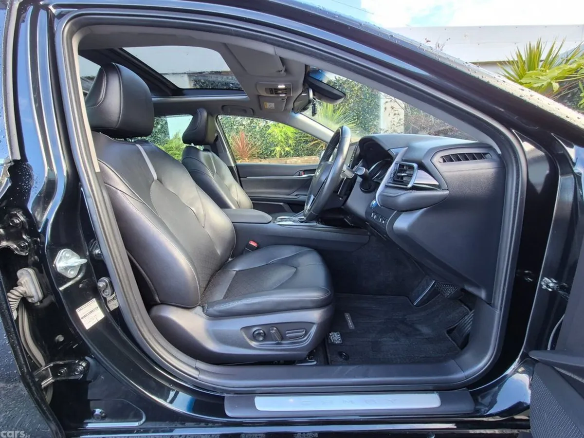 Toyota Camry Saloon, Petrol Hybrid, 2022, Black