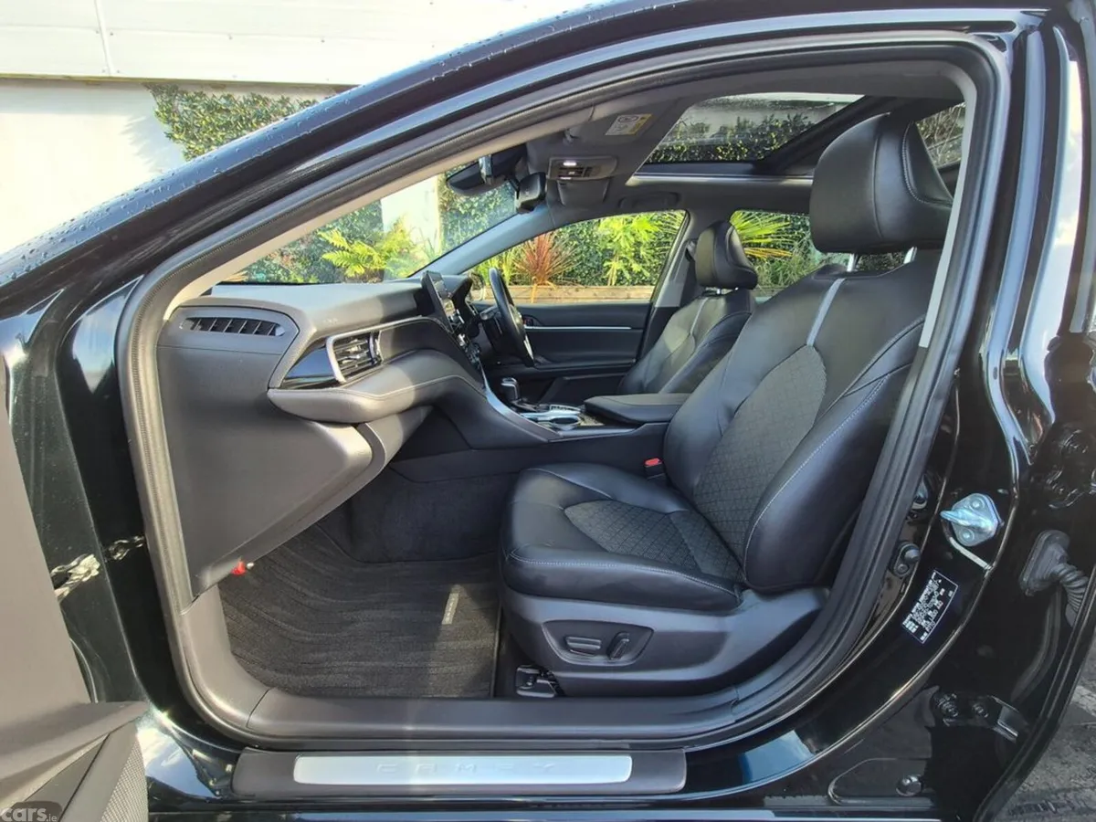 Toyota Camry Saloon, Petrol Hybrid, 2022, Black