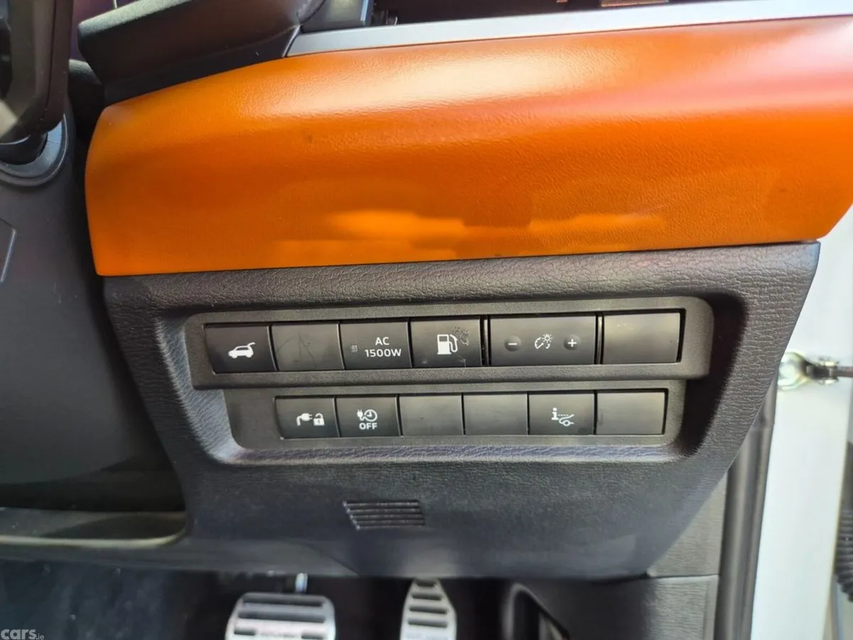 Mitsubishi Outlander SUV, Petrol Plug-in Hybrid, 2023, White