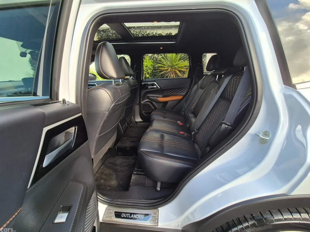 Mitsubishi Outlander SUV, Petrol Plug-in Hybrid, 2023, White