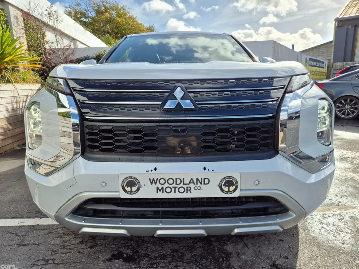 Mitsubishi Outlander SUV, Petrol Plug-in Hybrid, 2023, White