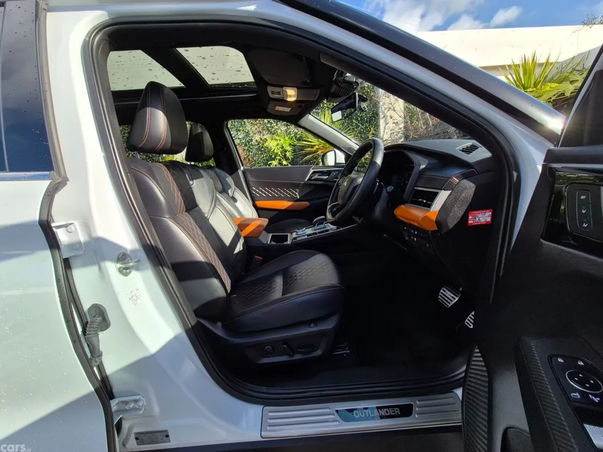 Mitsubishi Outlander SUV, Petrol Plug-in Hybrid, 2023, White