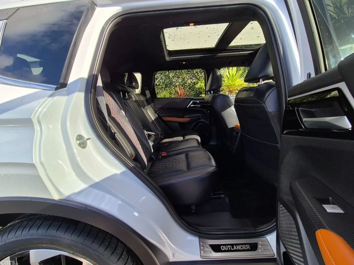 Mitsubishi Outlander SUV, Petrol Plug-in Hybrid, 2023, White
