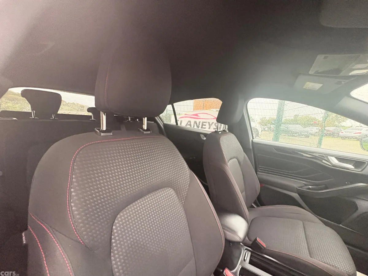 Ford Focus Hatchback, Diesel, 2020, White