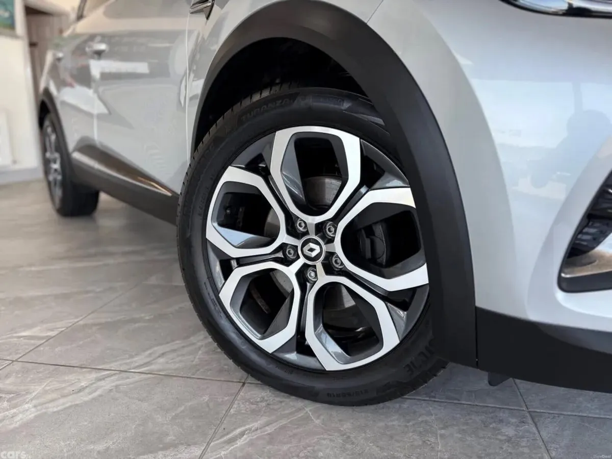 Renault Captur SUV, Petrol Hybrid, 2023, Silver