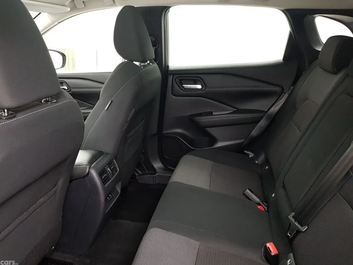 Nissan Qashqai MPV, Petrol, 2023, Red