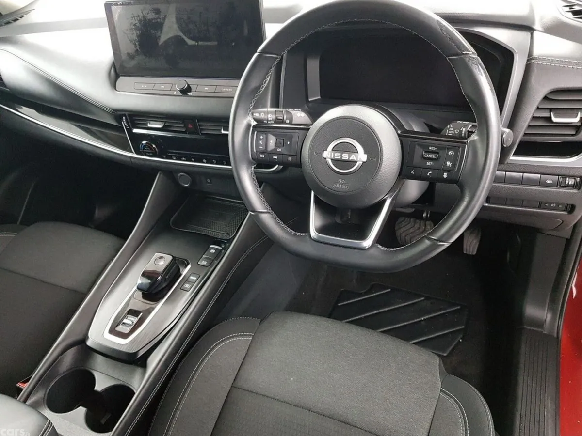 Nissan Qashqai MPV, Petrol, 2023, Red