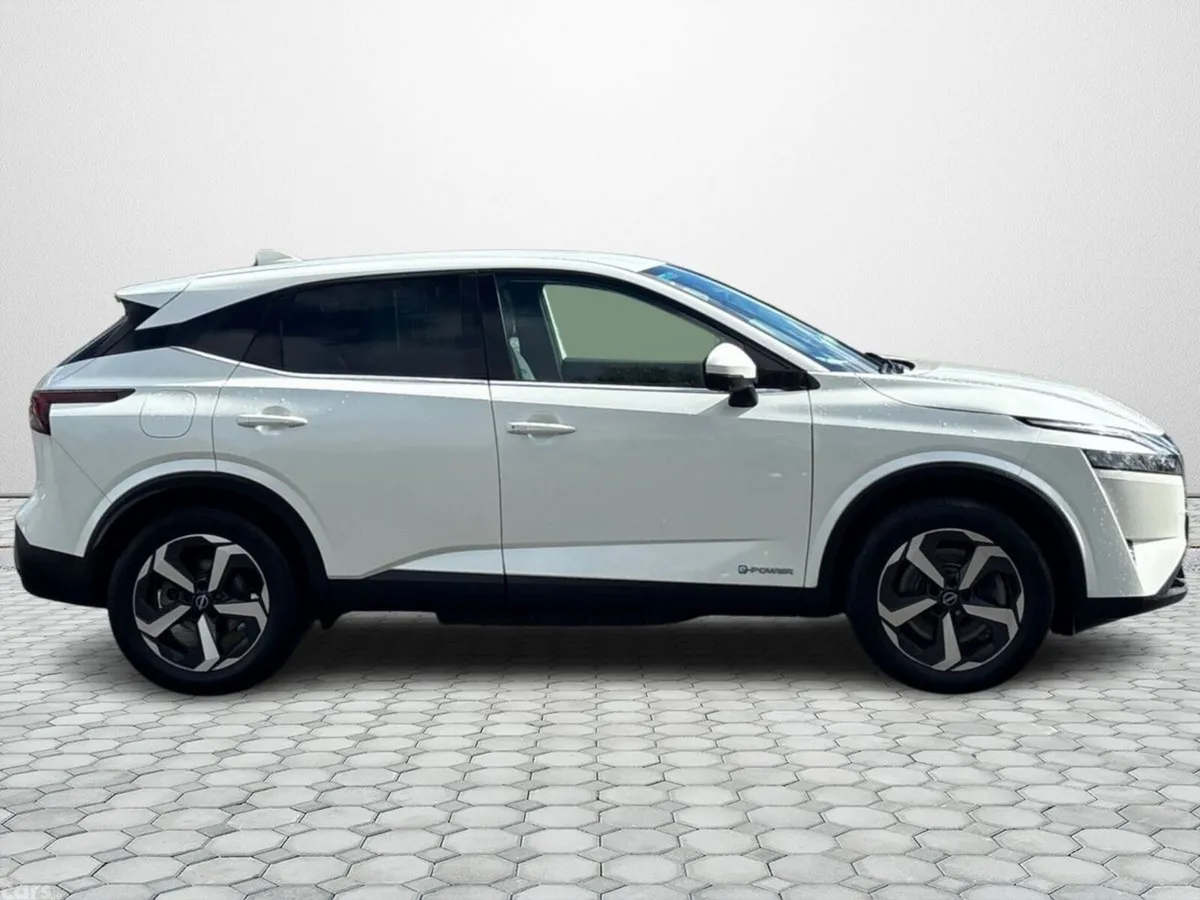 Nissan Qashqai MPV, Petrol Hybrid, 2023, White