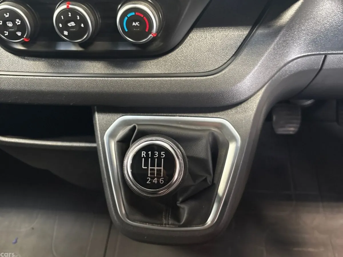 Nissan Primastar MPV, Diesel, 2024, Grey