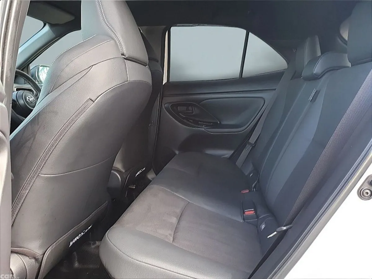 Toyota Yaris Cross SUV, Petrol Hybrid, 2023, White